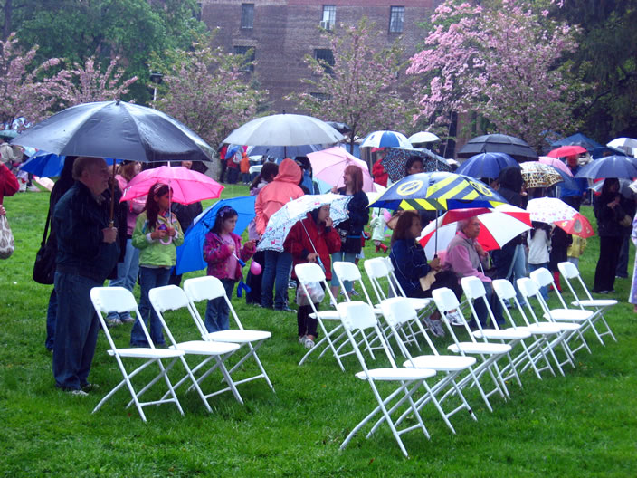 A rainy White Plains Sakura Matsuri 2009