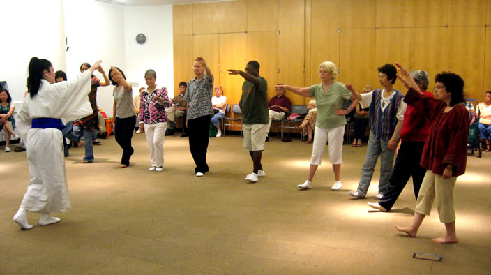 Dance workshop at Queens Library, Flushing, NY, August 8, 2009