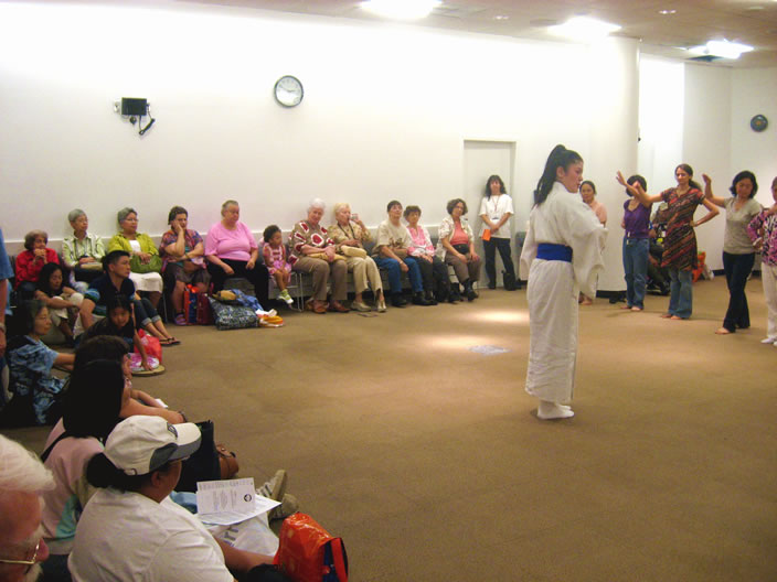 Dance workshop at Queens Library, Flushing, NY, August 8, 2009