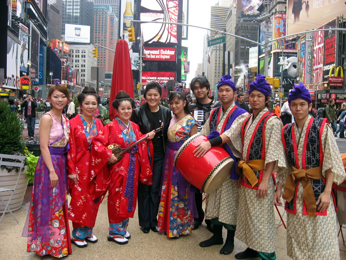 Junko with Deigo Musume and Shima Daiko performers in New York's Times Square, September 27, 2009