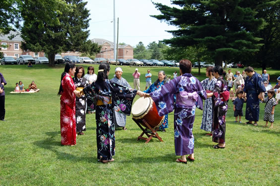 The circle of Bon Odori.